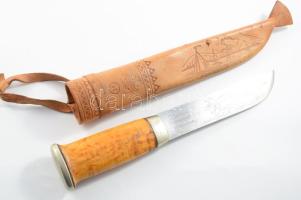 J. Marttini vadásztőr, mintázott pengével, bőr tokban, h: 27 cm