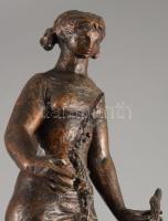 R. Kiss Lenke (1926-2020): Lány ággal. Képcsarnok címkével, jelzett, patinázott műgyanta, ujja sérül...