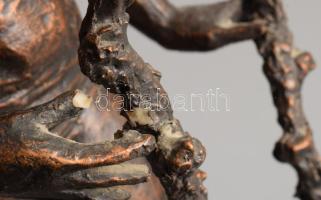 R. Kiss Lenke (1926-2020): Lány ággal. Képcsarnok címkével, jelzett, patinázott műgyanta, ujja sérül...