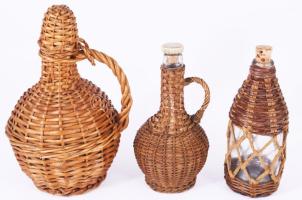 3 darab fonott üveg, m: 24 cm alatt