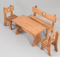 Fa játékbútorok, pad, asztal, szék, h: 16 cm alatt