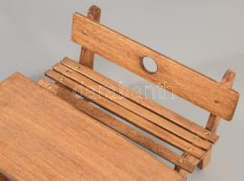 Fa játékbútorok, pad, asztal, szék, h: 16 cm alatt