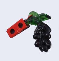 8 darab gyümölcsmintás asztalterítő csíptető, ebből 4 darab üveg