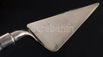 Markolatában köves díszítésű tortaszervírozó szett, h: 28-34 cm