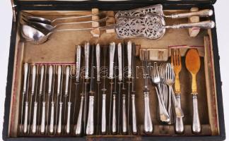 cca 1860-1930 A Perczel család hagyatékából származó 105 részes ezüst (Ag) evőeszköz- és szervírozó ...