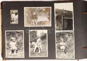 cca 1940 Régi családi fotóalbumok főként gyerekeket ábrázoló fotókkal, 2 albumban összesen kb. 230 d...