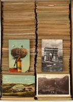 FRANCIAORSZÁG - Kb. 2400 db főleg RÉGI város képeslap dobozban, vegyes minőségben / FRANCE - Cca. 2400 mainly pre-1945 French town postcards in a box, in mixed quality