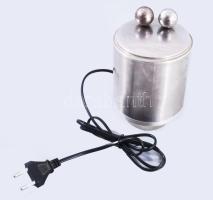 Haraszty István (1934-2022): Kettecskén. Mágneses rozsdamentes acél szobor elektromos kialakítással. Jelzett az oldalán: "HARASZTY I. 2001". Készült 2 példányban, párdarabja amerikai magángyűjteményben található. Fém, elektromotor, mágnes, m: 16 cm. Reprodukálva: Frank János - Papp Tibor - Wehner Tibor: Haraszty. Bp., 2005, 123. oldal.  ///  István Haraszty (1934?2022): Kettecskén. Magnetic stainless-steel sculpture with electrical design. Signed on the side: ?HARASZTY I. 2001?. Made in 2 copies; its pair is in an American private collection. Metal, electric motor, magnet, height: 16 cm. Reproduced in: János Frank ? Tibor Papp ? Tibor Wehner: Haraszty. Budapest, 2005, 123p.