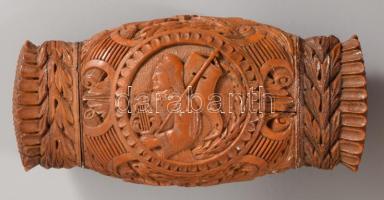 Tubákos doboz. Faragott coquilla dió, feltehetően francia, cca 19. sz., növényi ornamentikával és fi...