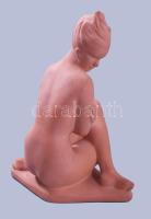Oláh Sándor (1907-1983): Ülő női akt. Terrakotta, jelzett, hibátlan, m: 18 cm