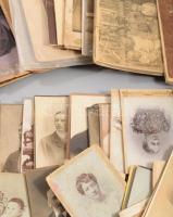 Kb 50 db vizitkártya és kabinetfotóból álló tétel, benne sok érdekes műtermmel az 1860-as évektől ve...