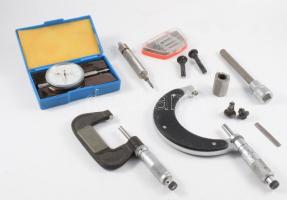 Mikromérő szerkezetek, tartozékokkal, menetmetsző