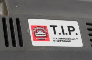 Fúrógép tokmánykulccsal, egy fúrófejjel