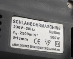 Fúrógép tokmánykulccsal, egy fúrófejjel