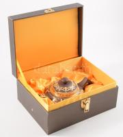 Kínai kerámia teáskanna, ón berakással, eredeti dobozában új állapotban. 16 cm