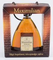 Zwack Maximilian tokaji likőr, 33%, bontatlan, karton dísztokban.