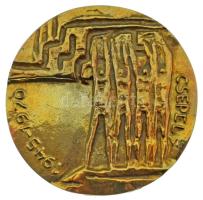 1970. "Csepel 1945-1970" egyoldalas bronz felszabadulási emlékplakett. Szign.: VJ (98mm) T:AU