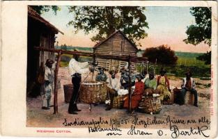 1905 Indianapolis (Indiana), Weighing Cotton. E. C. Kropp (EB)