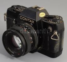 Yashica Contax 137 MD tüköreflexes kamera, a világ első mikormotoros meghajtórendszerével. Carl Zeiss Planar 1,7/50 objektívvel. Elektromos rész nem működik.