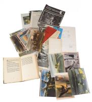 Vegyes papírrégiség tétel: Körmendy Galéria Kokas Ignác műveinek fotói Chikán Bálint, kb 25 db + Régi utazási prospektus, Rilke kötet, kéziratos füzet
