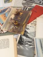 Vegyes papírrégiség tétel: Körmendy Galéria Kokas Ignác műveinek fotói Chikán Bálint, kb 25 db + Rég...