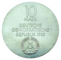 Német Demokratikus Köztársaság 1982. 10M Ag "Neues Gewandhaus Leipzig" (17,08g/0.500/31mm) kapszulában T:UNC,AU German Democratic Republic 1982. 10 Mark Ag "Neues Gewandhaus Leipzig" (17,08g/0.500/31mm) in capsule C:UNC,AU Krause KM#87