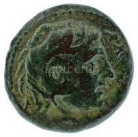 Makedónia Kr.e. 185-168 / Perszeusz / AE24 bronz érme (10,94g) T:VF Macedonia 185-168 BC / Perseus / AE24 bronze coin. "KONION MAKEDON" Herakles head right / Cavalier rides right (10,94g) C:VF