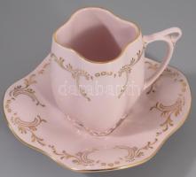 Csehszlovák zsánermintás dísztál, illetve csésze alátéttel, dobozában