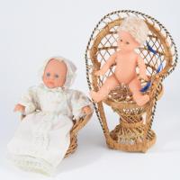 2 db játék baba, egyik jelzett kb 16 cm