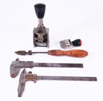 Régi szerszám tétel, bélyegzők, tolómérők, stb.
