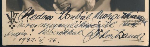 1932 Rősler Endre (külföldön Andreas Rösler) (1904-1963) Kossuth-díjas operaénekes (tenor) autográf aláírása és sorai őt ábrázoló fotón, 17,5x11,5 cm