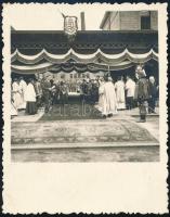 1938 Bp., Nemzetközi Eucharisztikus Kongresszus, fotó, hátoldalán albumba ragasztás nyomaival, 7,5x6 cm