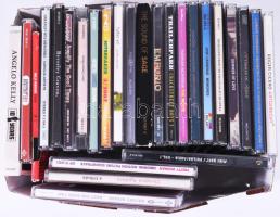 26 darab zenei CD, közte Angelo Kelly, Backstreet Boys, Nelly Furtado, Hannah Montana, José Carreras, Britney Spears, Christina Aguilera, stb.