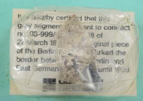Berlini fal egy darabja, certifikáttal, bontatlan