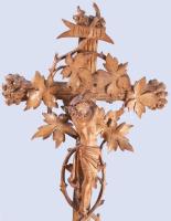 Asztali feszület. Magyar, cca 19. sz. közepe - második fele, faragott fa, hiányokkal, m: 54 cm