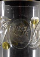 cca 1880 Emlékpohár ezüstpácolt díszítéssel, körben a Hit, remény, szeretet csiszolt szimbólumaival,...