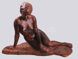 Olvashatatlan jelzéssel, erdélyi szobrász: Ülő akt. Égetett samottos kerámia, 33x24 cm