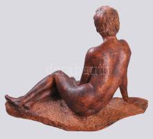 Olvashatatlan jelzéssel, erdélyi szobrász: Ülő akt. Égetett samottos kerámia, 33x24 cm