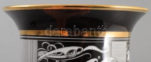 Hollóházi Szász Endre által tervezett dekorral díszített porcelán váza. Jelzett, hibátlan m: 29,5 cm