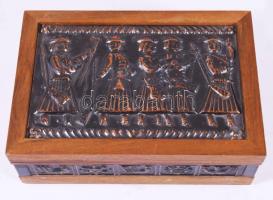 Iparművész dobozka réz díszítéssel, betyárok. Jelzett 15x10 cm