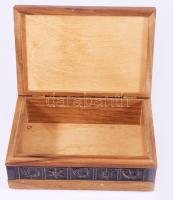 Iparművész dobozka réz díszítéssel, betyárok. Jelzett 15x10 cm
