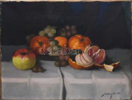 Molnár Z. János (1880-1960): Csendélet gyümölcsökkel. Olaj, vászon, jelezve jobbra lent. Apró felületi kopásokkal. 40x50 cm