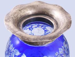 Kék kristály váza ezüst (Ag) peremmel. Dianás, jelzett, mesterjegyes. Hibátlan 28 cm