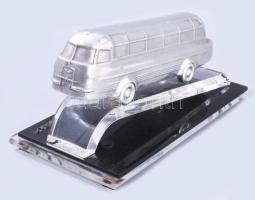 ca 1960 Ikarus 66 farmotoros busz korabeli asztali dísz. Fém öntvény, műanyag talpon. 20 cm