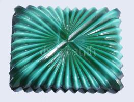 Malachit üveg ládika, kis lepattanással belül 9x8cm