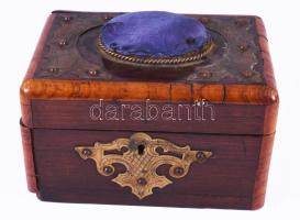 Titokláda. Antik ékszeres doboz, titkos rekesszel. XIX. sz. Kis repedéssel 18x12x10 cm