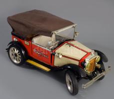 cca 1980 Phaeton szovjet elemmel működő lemezjáték autó, működik, h: 33 cm