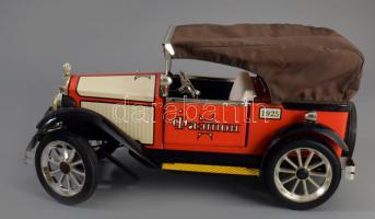 cca 1980 Phaeton szovjet elemmel működő lemezjáték autó, működik, h: 33 cm