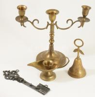 Réz tárgyak: csengő, gyertyatartó, kulcstartó 22 cm