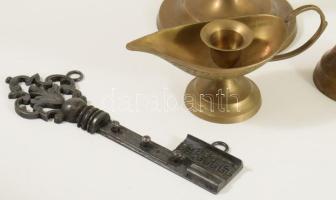 Réz tárgyak: csengő, gyertyatartó, kulcstartó 22 cm